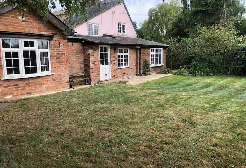 Charming Country Cottage In A Peaceful Location