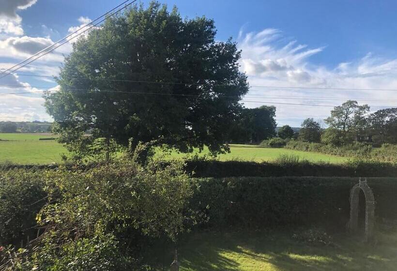 Charming Country Cottage In A Peaceful Location