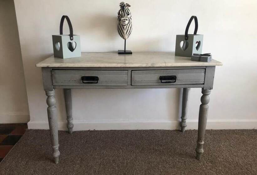 Charming Country Cottage In A Peaceful Location