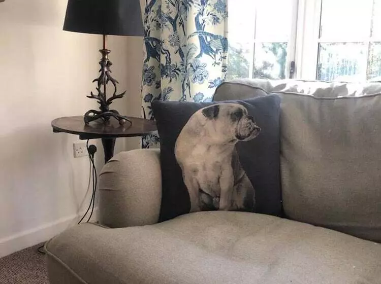 Charming Country Cottage In A Peaceful Location