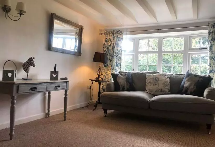 Charming Country Cottage In A Peaceful Location