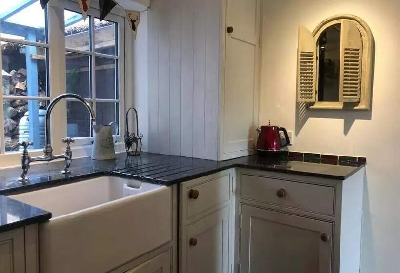 Charming Country Cottage In A Peaceful Location