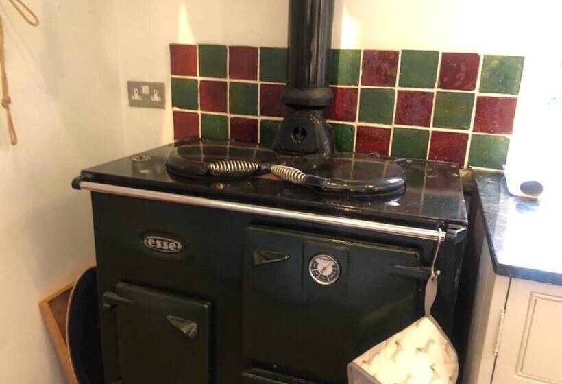 Charming Country Cottage In A Peaceful Location