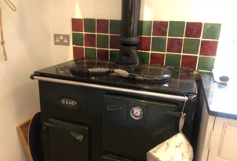 Charming Country Cottage In A Peaceful Location