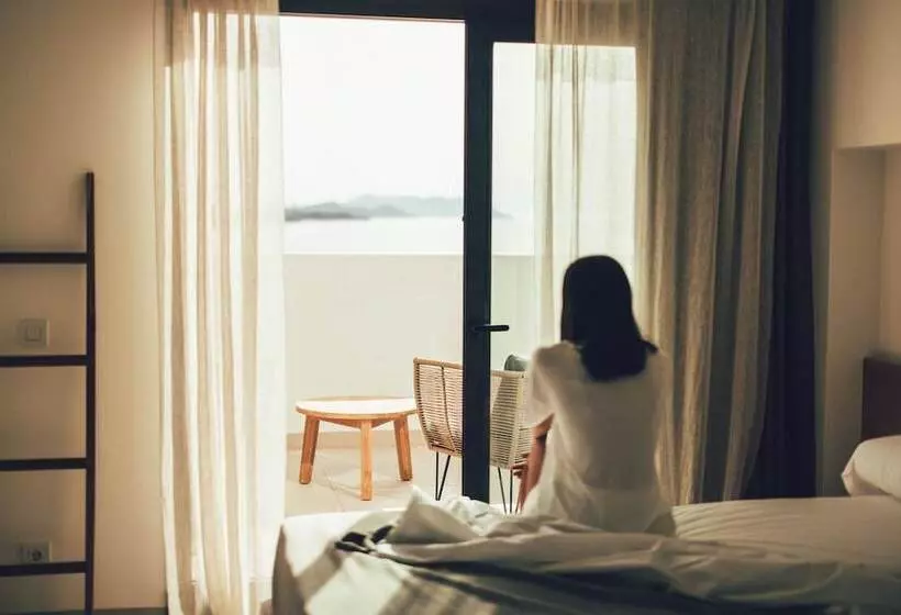 Hotelli Cala Lanuza Suites