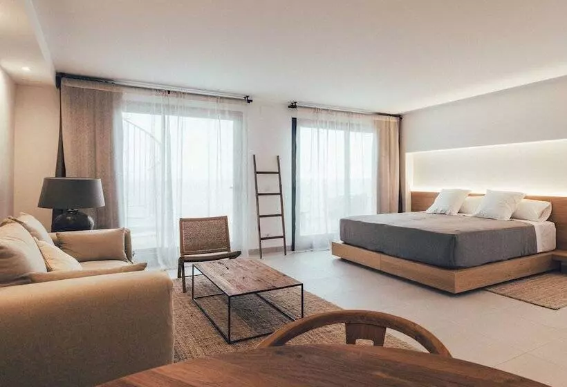 Hotelli Cala Lanuza Suites