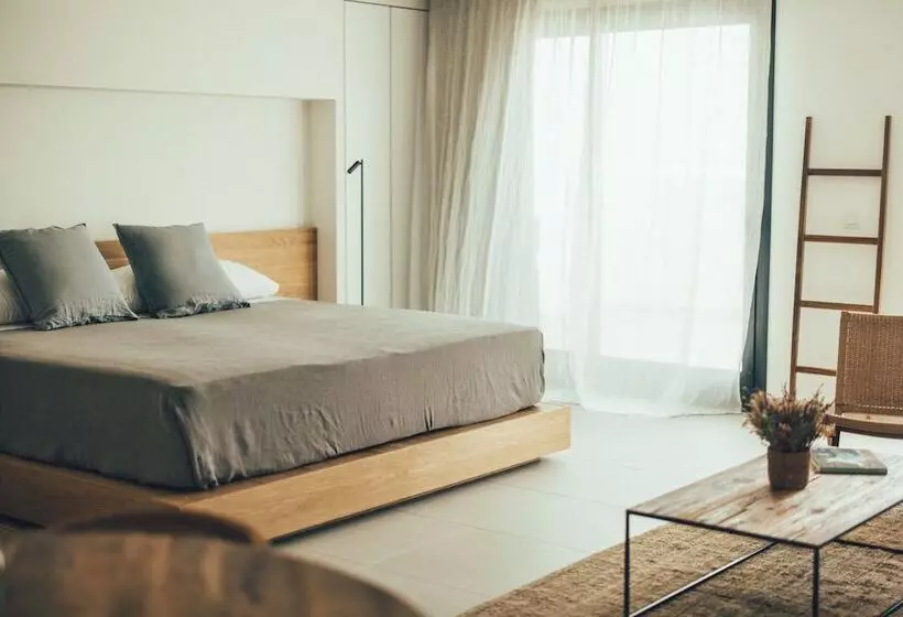 Hotelli Cala Lanuza Suites