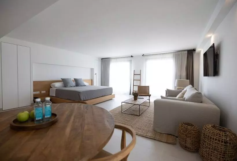 Hotelli Cala Lanuza Suites