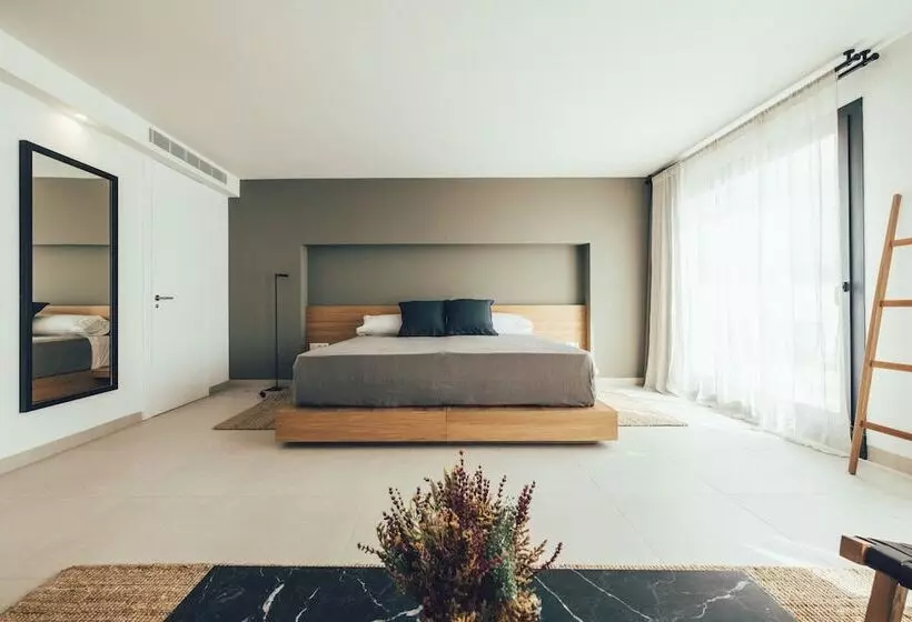 Hotelli Cala Lanuza Suites