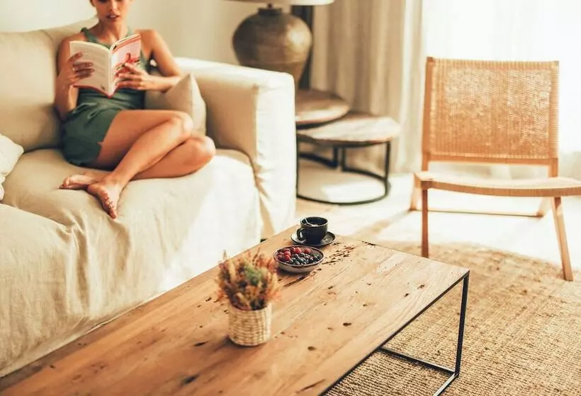 Hotelli Cala Lanuza Suites