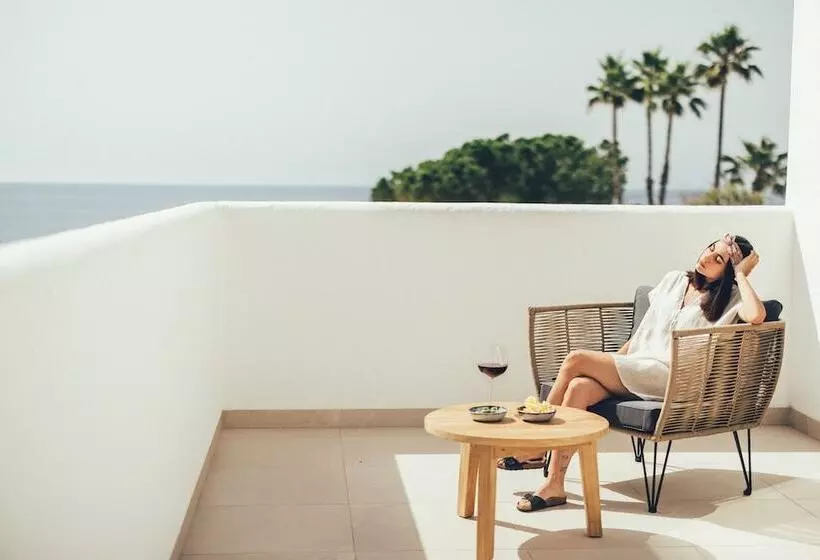 Hotelli Cala Lanuza Suites