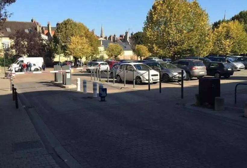 Hotelli Hôtel Les Frangins