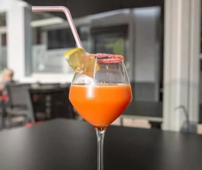 Hotelli Hôtel Les Frangins