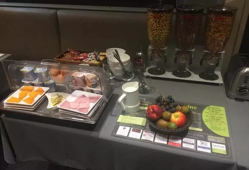 Hotelli Hôtel Les Frangins