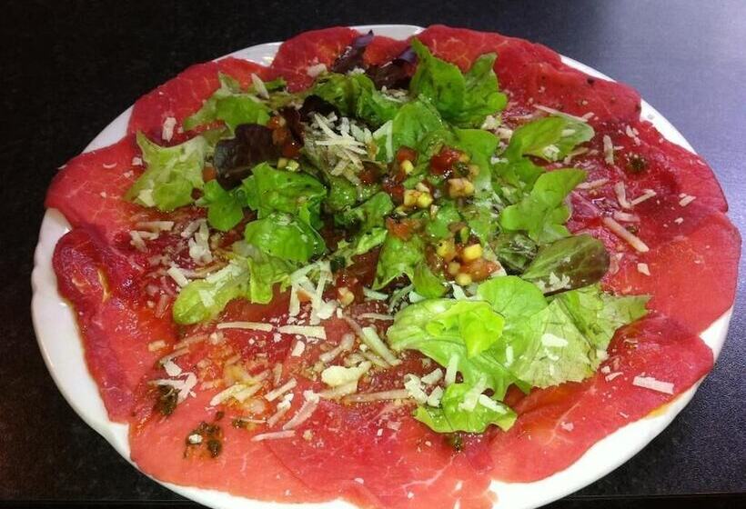 Отель Hôtel Les Frangins