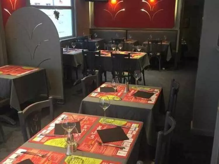 Hotelli Hôtel Les Frangins