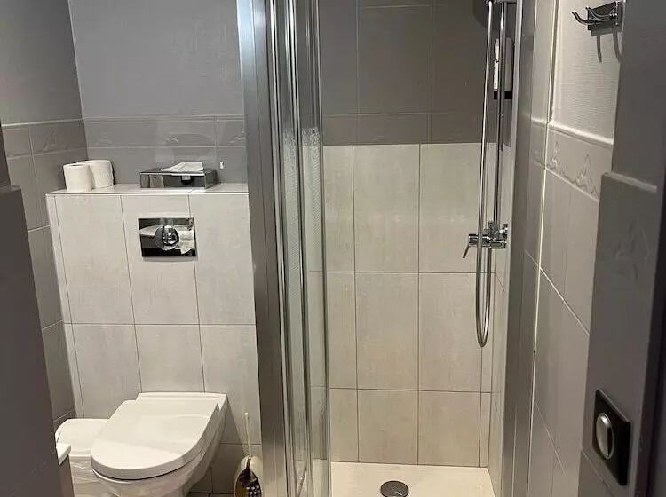 Hotelli Hôtel Les Frangins