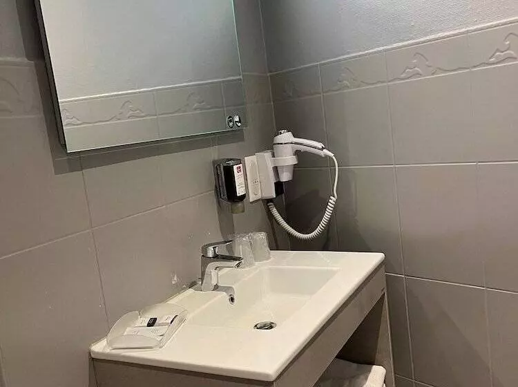 Hotelli Hôtel Les Frangins