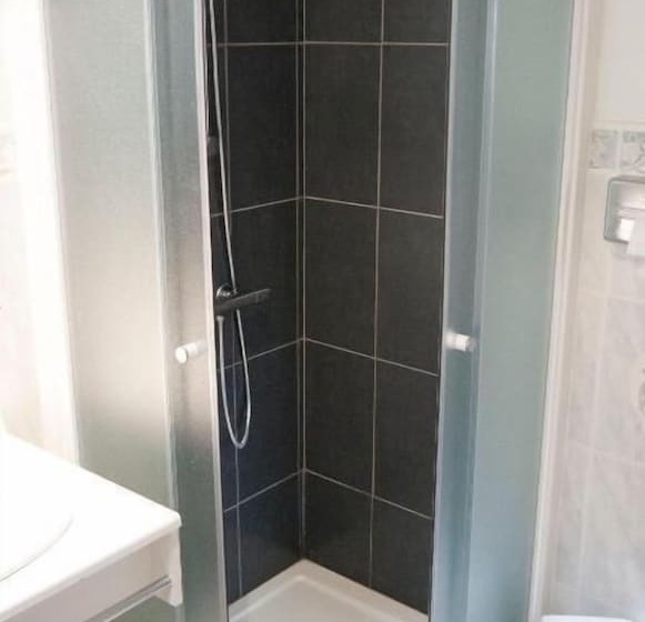 Отель Hôtel Les Frangins