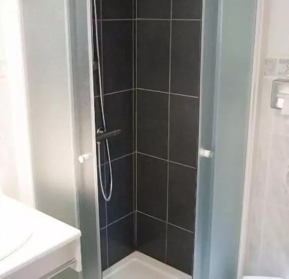 Hotelli Hôtel Les Frangins