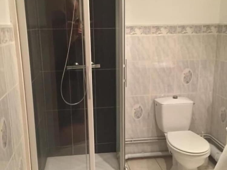 Отель Hôtel Les Frangins