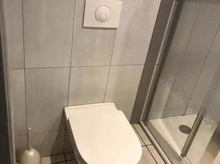 Hotelli Hôtel Les Frangins