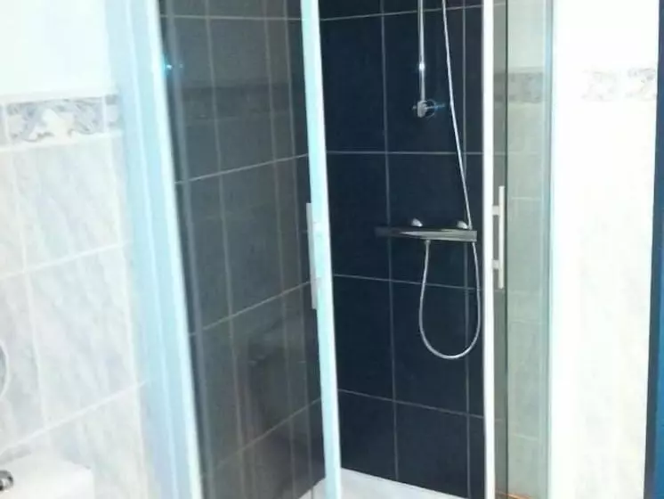 Hotelli Hôtel Les Frangins