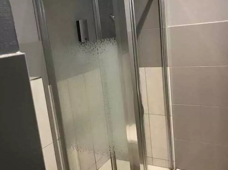 Hotelli Hôtel Les Frangins