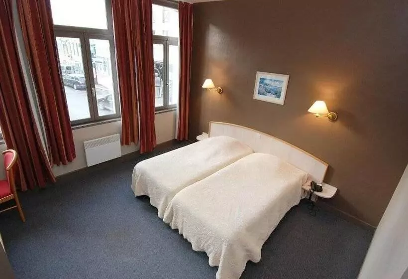 Hotelli Hôtel Les Frangins