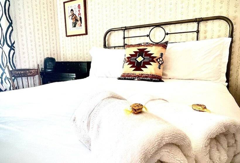 Отель La More At The Bisbee Inn