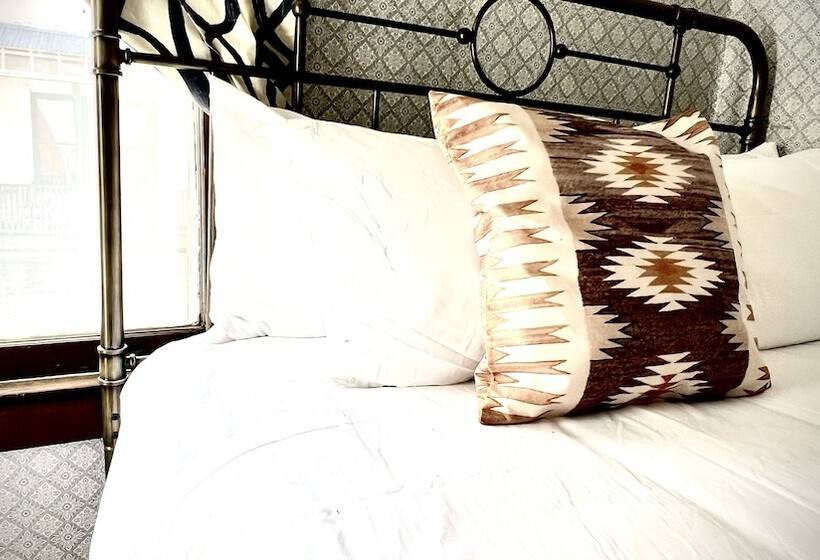 Отель La More At The Bisbee Inn