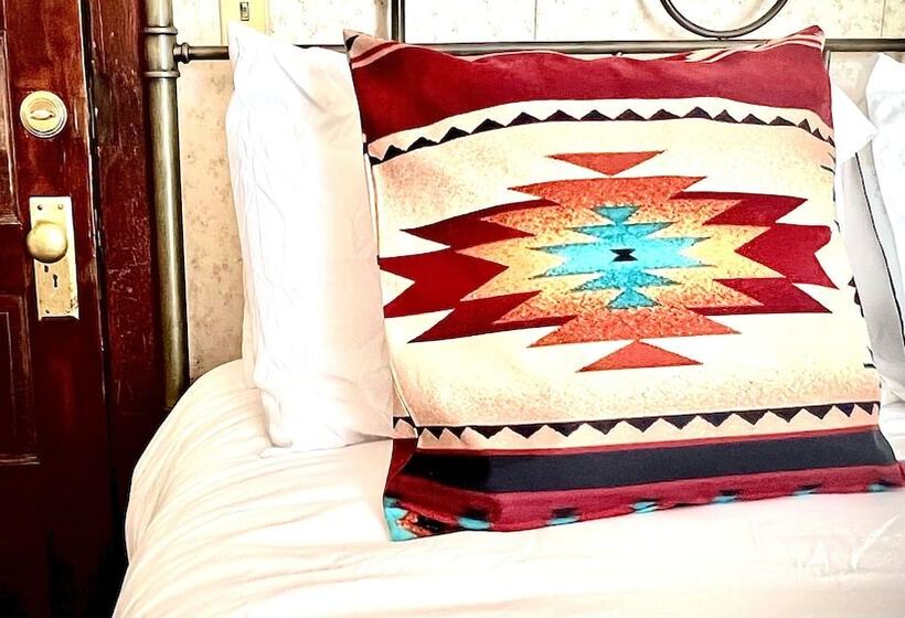 Отель La More At The Bisbee Inn