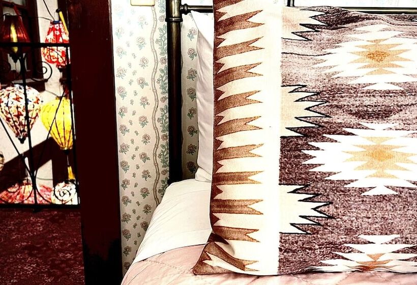 Отель La More At The Bisbee Inn