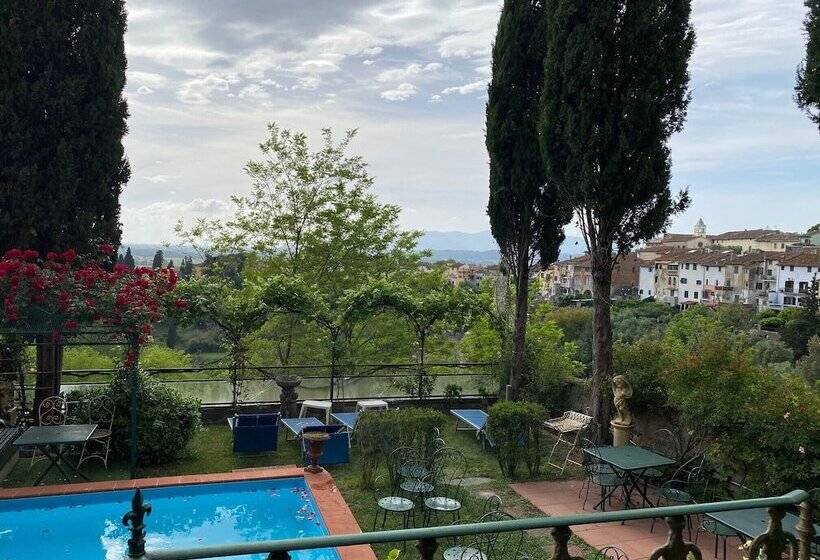 בית מלון כפרי Quattro Gigli Palace