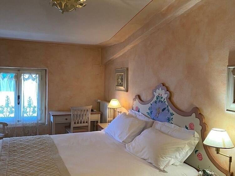 בית מלון כפרי Quattro Gigli Palace