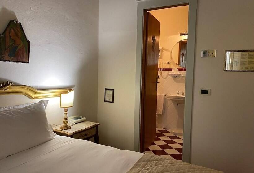 בית מלון כפרי Quattro Gigli Palace