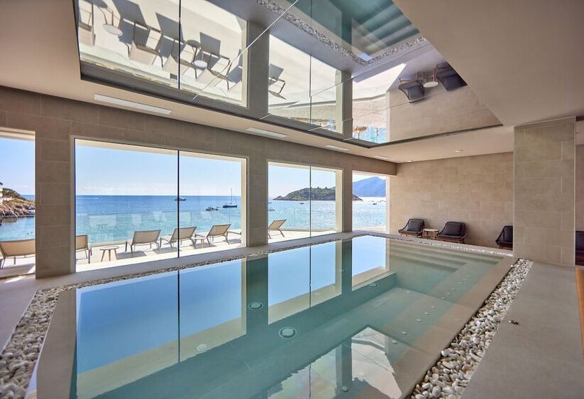 هتل Universal Aquamarin Beach Houses