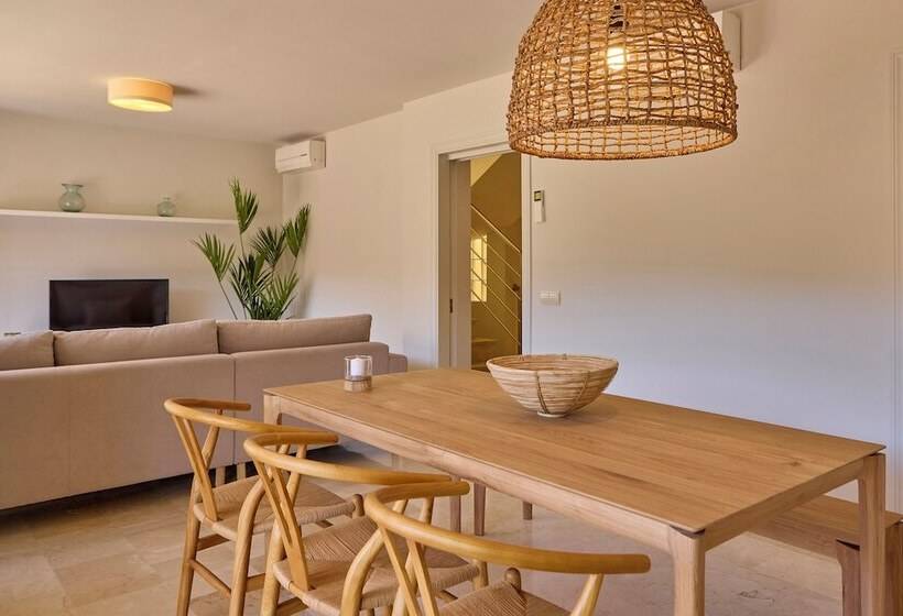 هتل Universal Aquamarin Beach Houses