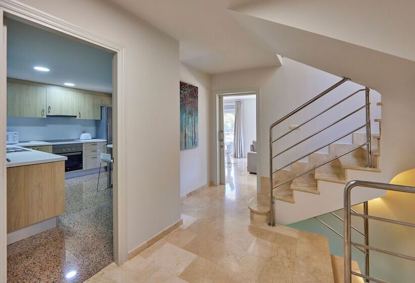 هتل Universal Aquamarin Beach Houses