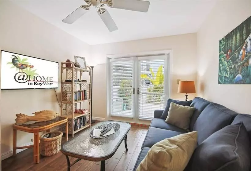 Key West Charming By Avantstay Communal Pool Gated Community Near Fort Zachary Taylor Park Week Long