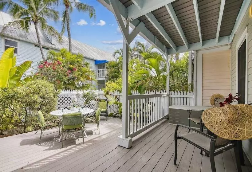 Key West Charming By Avantstay Communal Pool Gated Community Near Fort Zachary Taylor Park Week Long