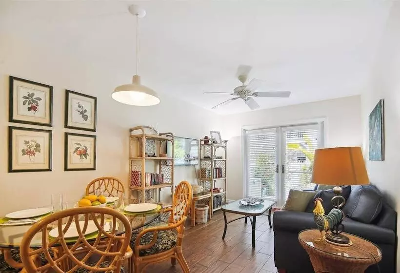 Key West Charming By Avantstay Communal Pool Gated Community Near Fort Zachary Taylor Park Week Long