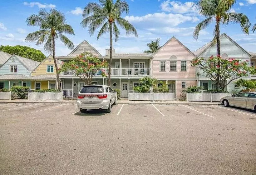 Key West Charming By Avantstay Communal Pool Gated Community Near Fort Zachary Taylor Park Week Long