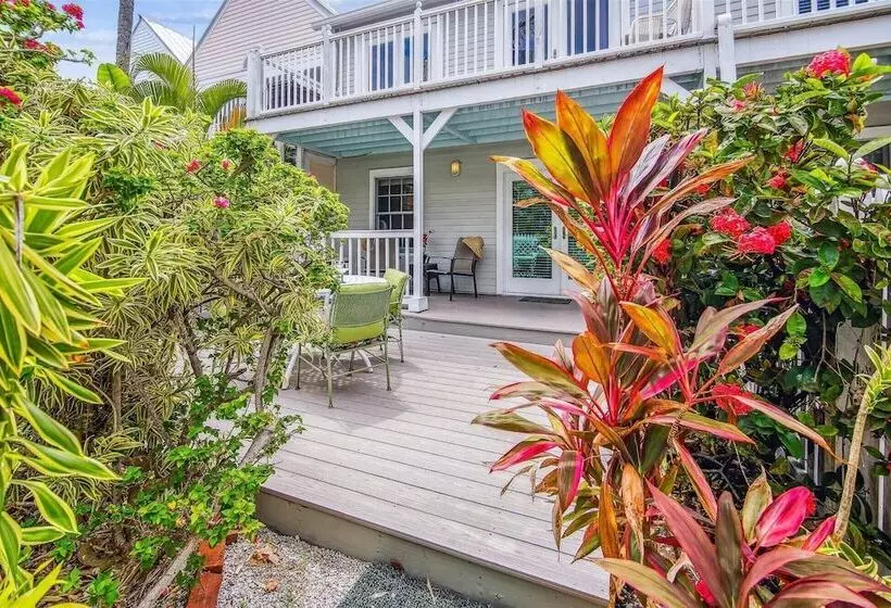 Key West Charming By Avantstay Communal Pool Gated Community Near Fort Zachary Taylor Park Week Long