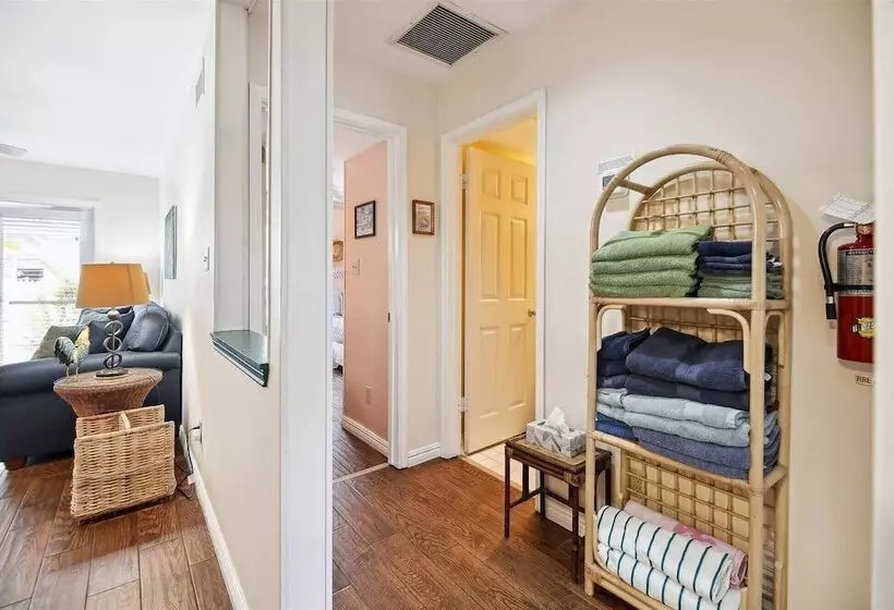 Key West Charming By Avantstay Communal Pool Gated Community Near Fort Zachary Taylor Park Week Long