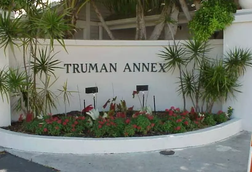 Key West Charming By Avantstay Communal Pool Gated Community Near Fort Zachary Taylor Park Week Long