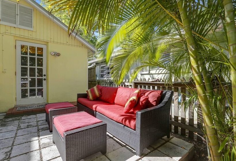 La Casita By Avantstay Steps To Duval Street In Key West! Month Long Stays Only