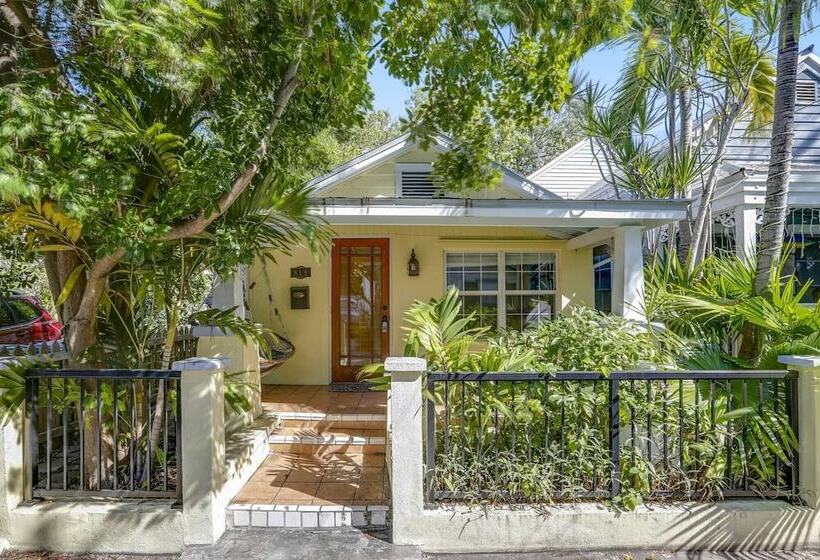 La Casita By Avantstay Steps To Duval Street In Key West! Month Long Stays Only
