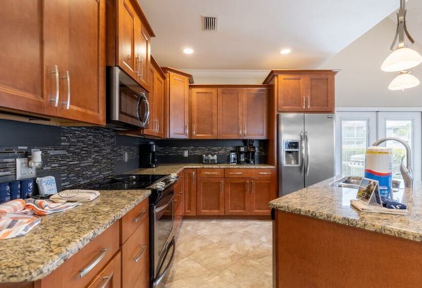 Pelican Retreat By Avantstay 5 Mins To Beach Pet Friendly W/ Pool & Bbq!