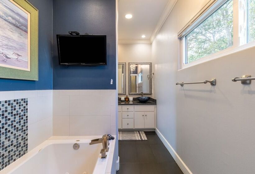 Pelican Retreat By Avantstay 5 Mins To Beach Pet Friendly W/ Pool & Bbq!